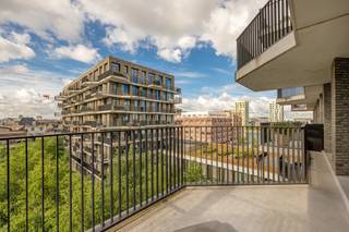 Two-bedroom apartment located on the trendy Eilandje overlooking the city and the Kattendijk dock.The modern apartment is located on the sixth floor...