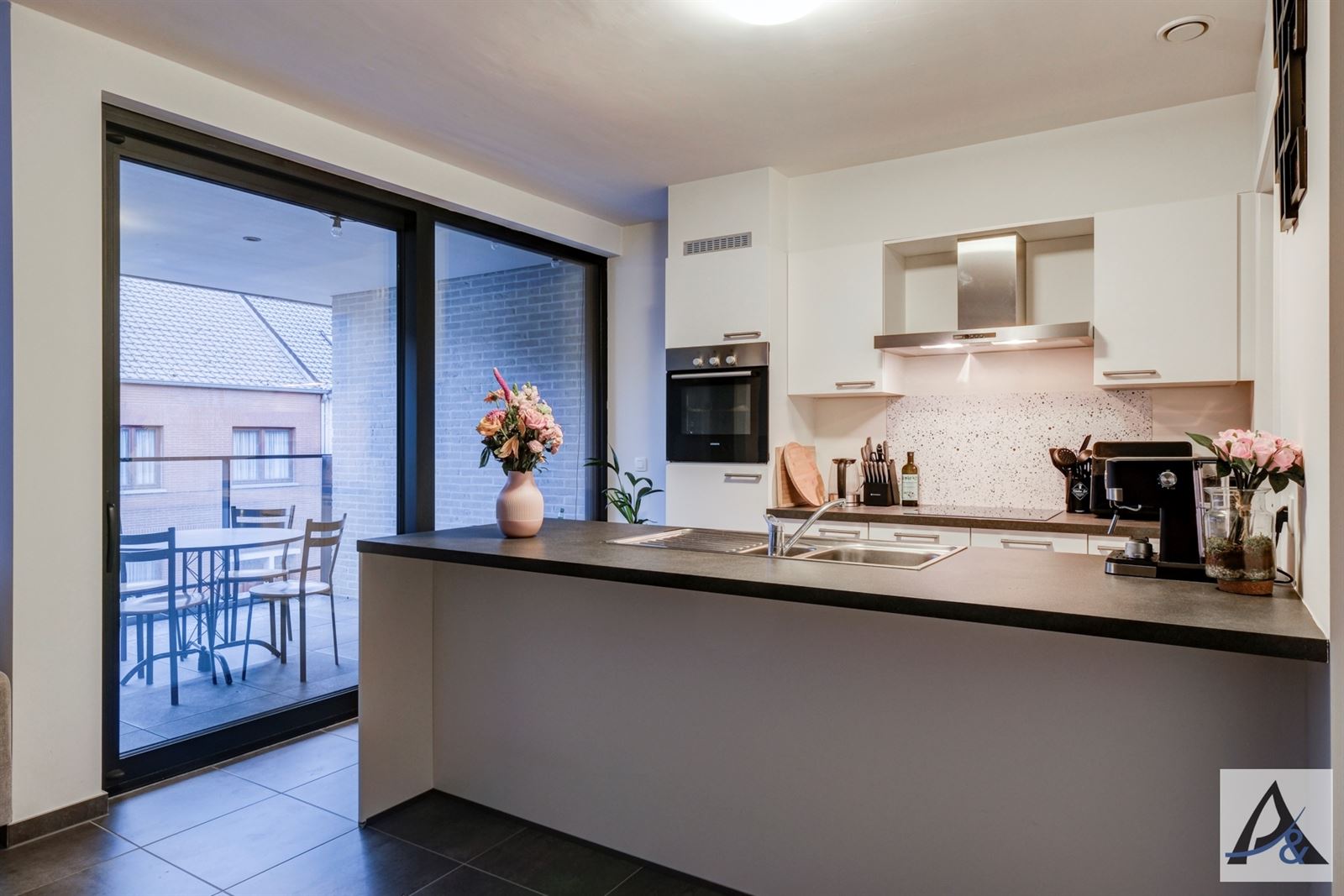 Modern en instapklaar appartement met 2 slaapkamers en zuidgericht terras - foto 4