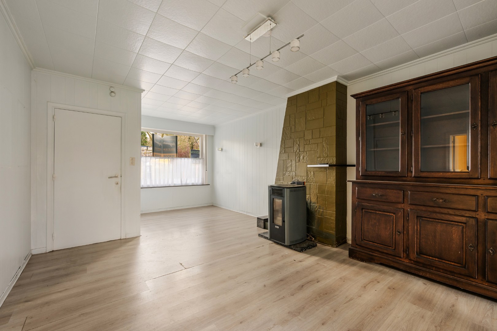 Woning met 3 slaapkamers, zolder, garage en tuin met uitweg in Dadizele-centrum - foto 4