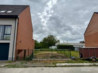 Bouwgrond voor gesloten gezinswoning in Terjoden. Centraal gelegen in een doodlopende straat. Op korte afstand van Haaltert en Aalst en nabij...