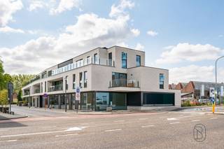 Laatste appartementen, MODERN ENERGIEZUINIG KLASSEPROJECT pal op de Vichteplaats. TOPLOCATIE (wekelijkse markt, alle winkels nabij, en aan het Oud Kasteel & de Kerk). Prachtige GROTE ZONNETERRASSEN. Als koper inspraak in de materialen. Oplevering voorjaar 2026. + 6% BTW mogelijk. Vraag nu extra info: info@immobeguin.be