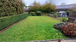 Goed gelegen  jaren 60 woning met tuin en garage en werk. ...