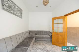 Deze charmante (en verhuurde) woning met koer bevindt zich in een rustige straat in het hippe Boho. Het betreft een op te frissen ééngezinswoning...