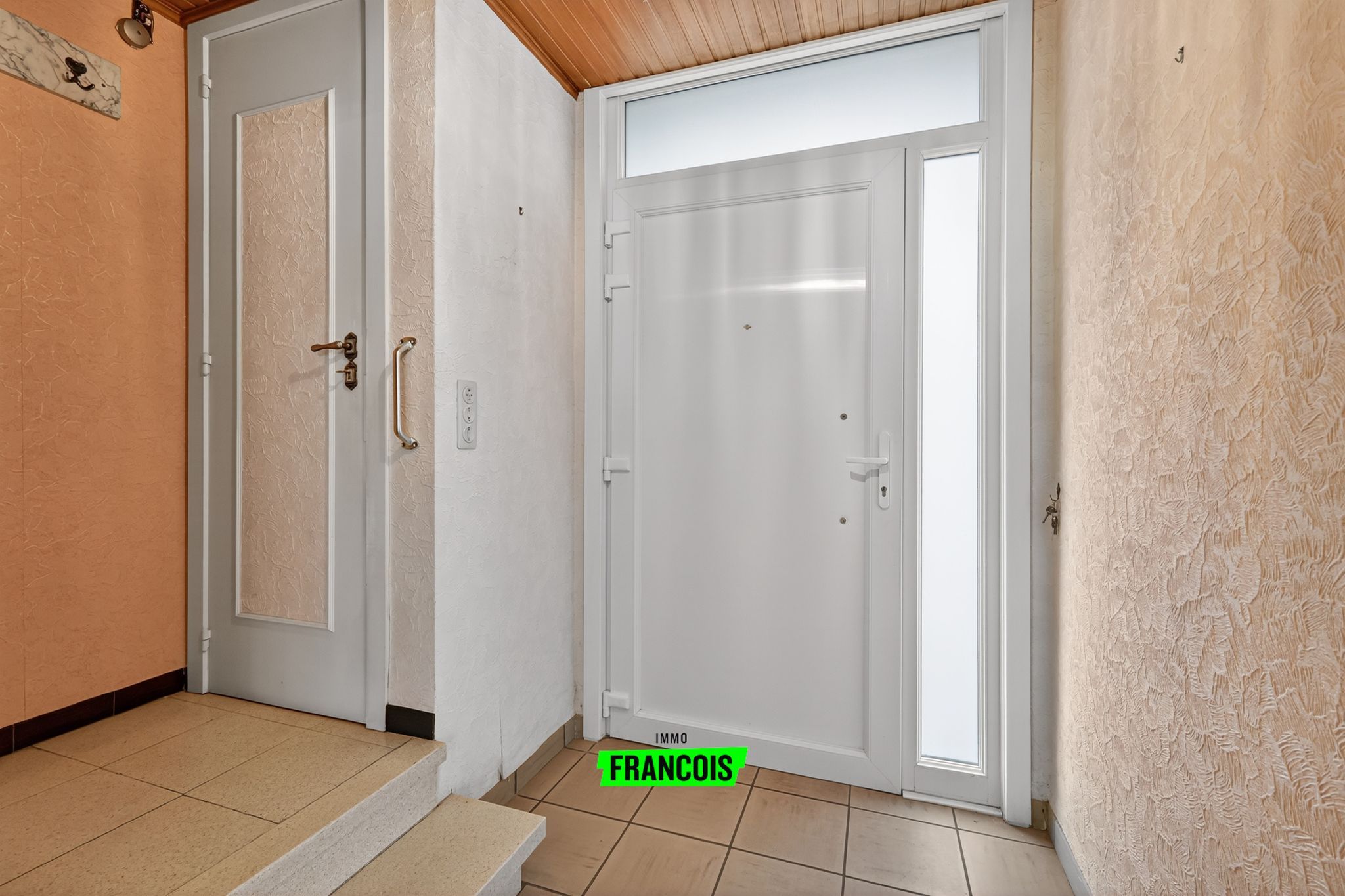 Ruime rijwoning met 4 slaapkamers te koop in centrum Poperinge! - foto 5