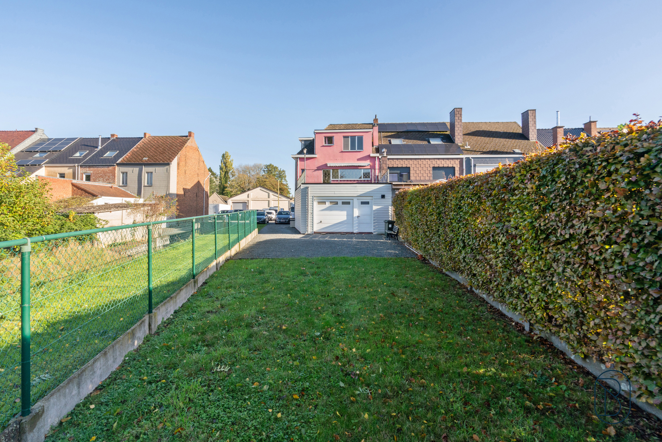 GROTE WONING met TUIN, garages en nog enorm VEEL POTENTIEEL! - foto 4