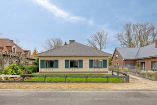 Immo DAVID stelt voor: bungalow van 176 m² met garage en tuin in rustige buurt van RelegemDeze instapklare bungalow beschikt over een inkomhal van 6...