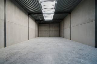 Nieuwbouw KMO-unit te koop in project Moenkouter te Moen. De unit heeft een oppervlakte van 220 m².Voorzieningen: - Parkeerplaats- Lichtstraat...