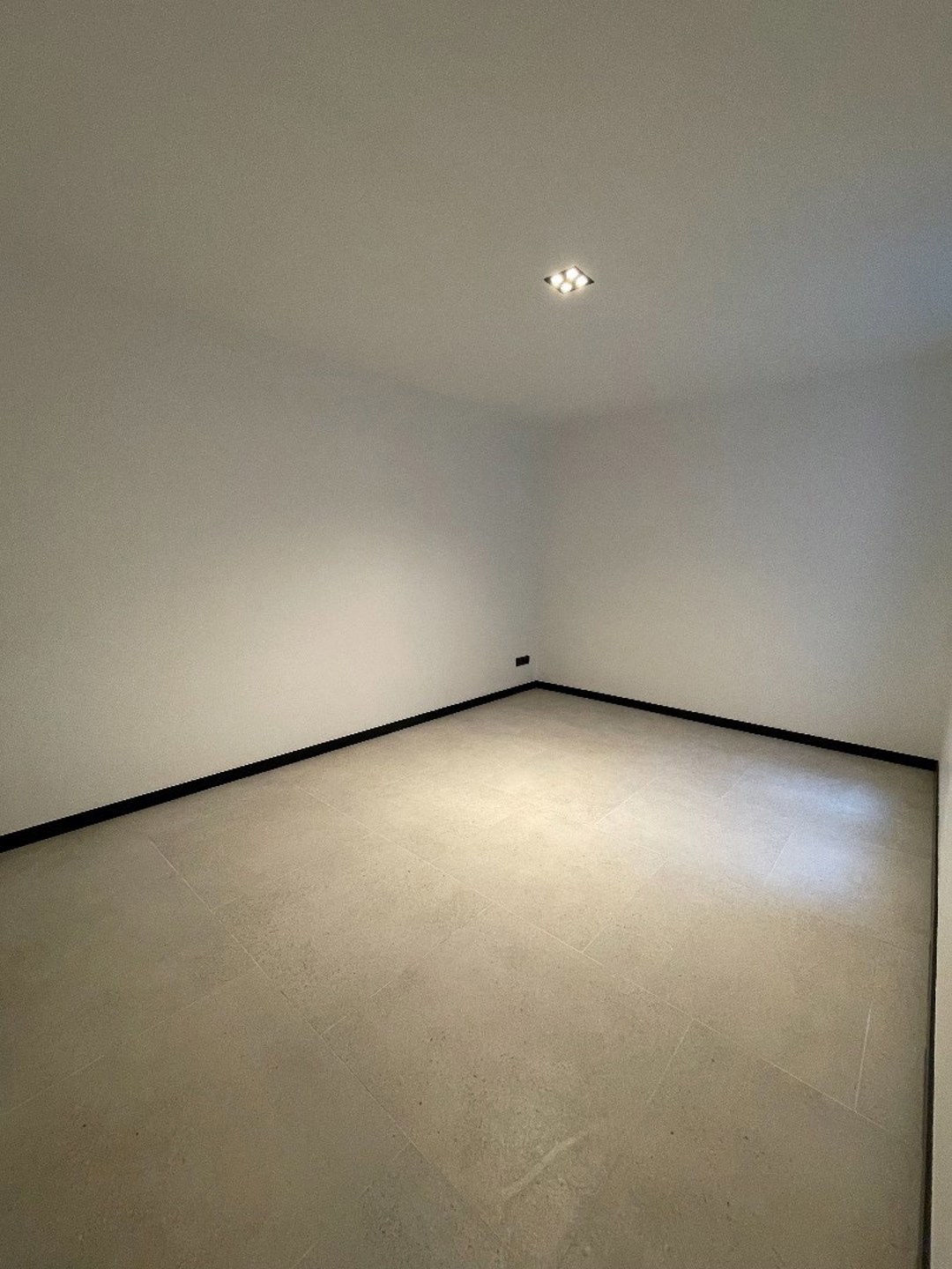 Gerenoveerd twee-slaapkamerappartement met terras nabij centrum Gent - foto 4