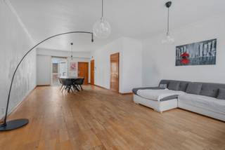 Ben je op zoek naar een unieke combinatie van wonen en werken in het hart van Ninove? Dankzij de uitstekende zichtbaarheid, centrale ligging én...