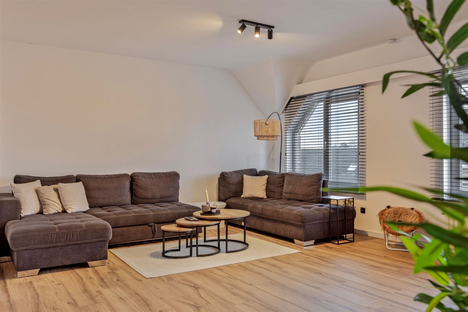 TE HUUR: Ruim gerenoveerd appartement met 3 slaapkamers te Heusden! - foto 3