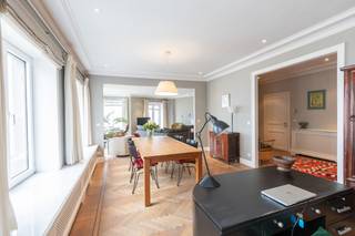 UNIEK HOEKAPPARTEMENT MET ZEEZICHT EN 4 SLAAPKAMERSGraag bieden wij u dit prachtige zonnige hoekappartement aan, perfect gelegen in de Residentie ...