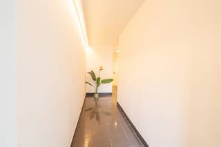 Vernieuwd appartement met drie slaapkamers in het centrum van Essen.Een kleinschalig gebouw met een gedeelde inkomhal. Een eigen trap naar de...