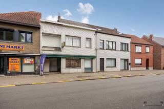 For sale: Characterful family home with 3 (possibility of 5) bedrooms in the heart of Meerhout Are you looking for a spacious, move-in ready home...