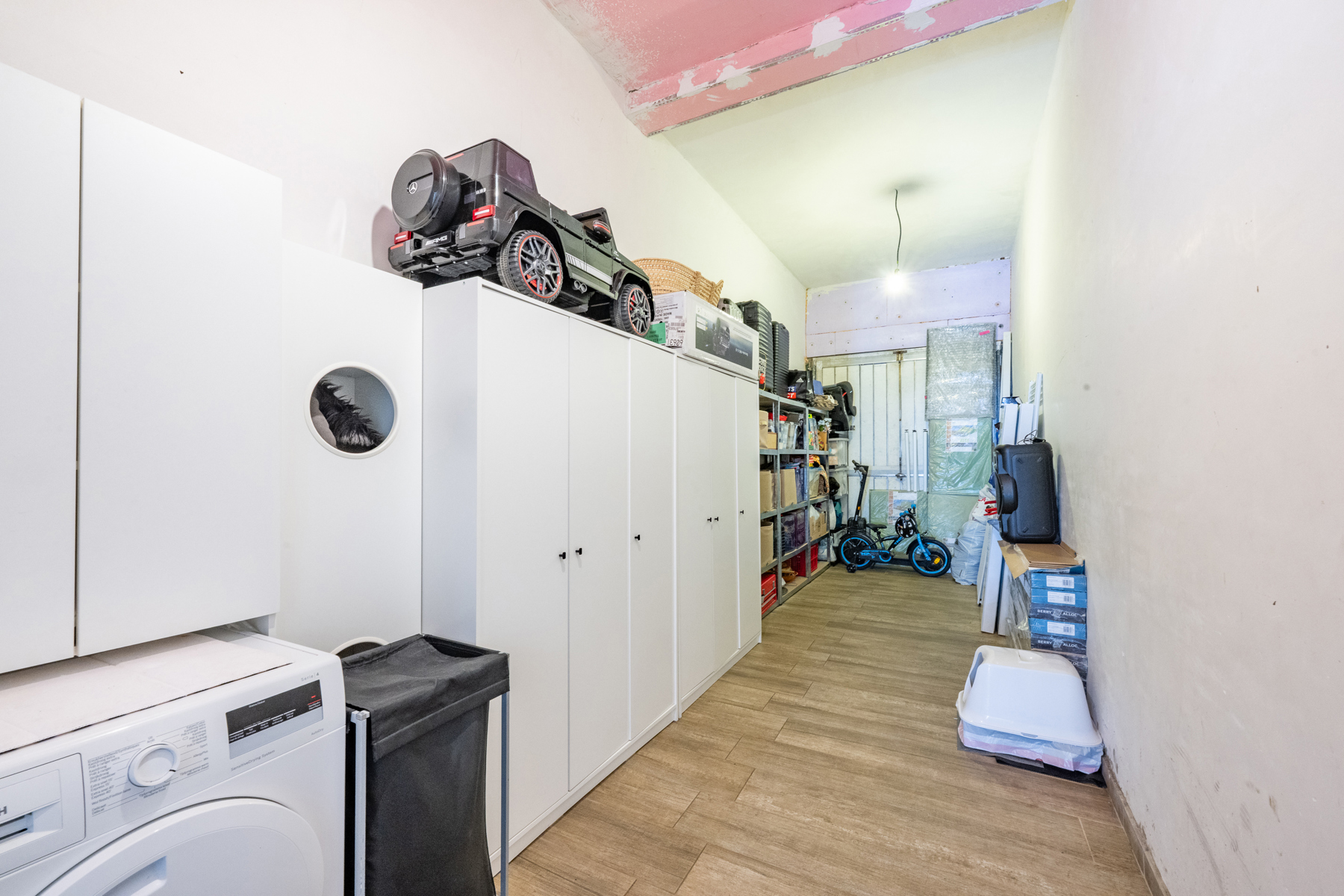Ruime gezinswoning met 4 slaapkamers en stadskoer. - foto 5