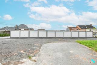 Ontdek deze nieuwbouwgarage (nummer 7) in Markegem (Dentergem). De garage ligt op een gunstige locatie, met een uitstekende bereikbaarheid dankzij...