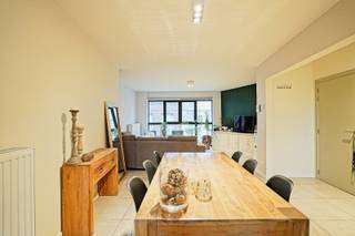 Dit recent gerenoveerde appartement is gelegen in het centrum van Dendermonde op 400 meter van de Grote Markt. Op het gelijkvloers is er een...