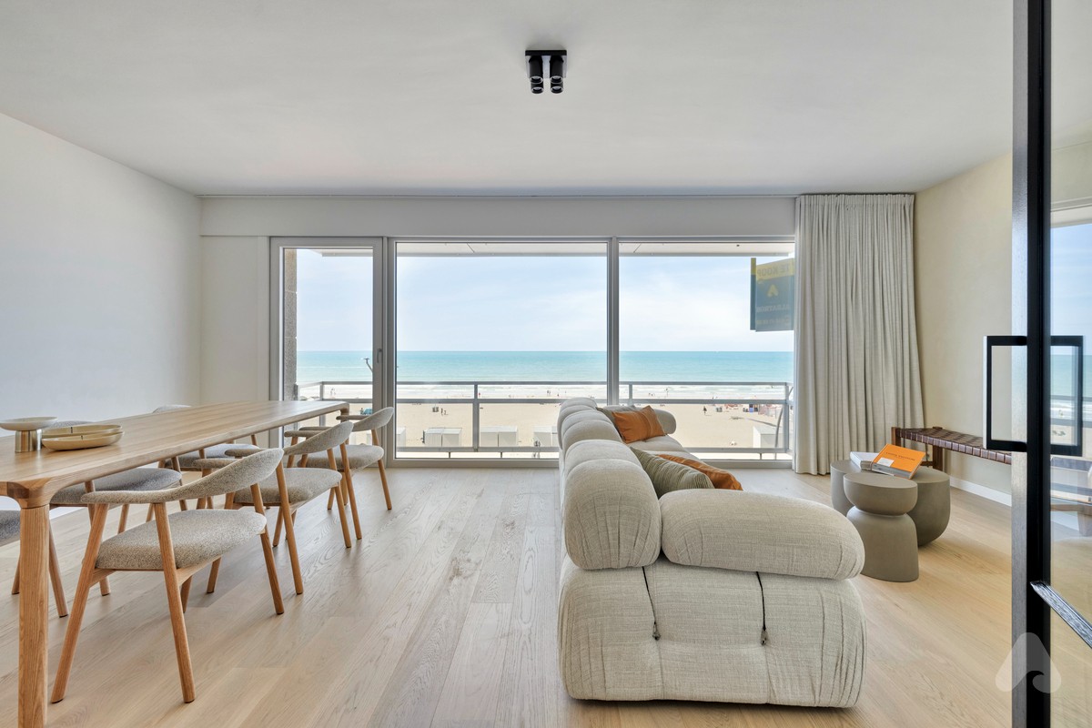 Appartement magnifiquement rénové et fini avec luxe, avec vue imprenable sur la mer. - photo 4