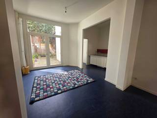 <p><span>Borgerhout: Unieke Loft met Stadstuin nabij Boelaerpark</span></p><p><span>Op zoek naar rust, ruimte én karakter?<br />Deze prachtige, instapklare loft op het gelijkvloers combineert een open en lichtrijke indeling met een verrassend groene stadstuin, een zeldzame combinatie in de stad.</span></p><p><span>Gelegen op een toplocatie, geniet u hier dagelijks van een oase van rust, met alle voorzieningen binnen handbereik.</span></p><p><span>Troeven van deze loft:</span></p><p><span>Open &amp; lichtrijk wonen</span><span><br />Ruime leefruimte met een open indeling en grote raampartijen die zorgen voor een aangename lichtinval en een echt loftgevoel.</span></p><p><span>Open uitgeruste keuken</span><span><br />Moderne open keuken, ideaal om te koken en tegelijk in contact te blijven met uw gasten.</span></p><p><span>Comfortabele badkamer</span><span><br />Ruime afgesloten badkamer voorzien van een stijlvolle inloopdouche en toilet.</span></p><p><span>Unieke stadstuin met vijver</span><span><br />Vanuit de leefruimte stapt u rechtstreeks uw privatieve tuin in. De aangelegde vijver zorgt voor rust en sfeer.</span></p><p><span>Topligging</span><span><br />Rustig gelegen, op wandelafstand van het Boelaerpark, met vlotte verbinding naar openbaar vervoer, winkels en belangrijke invalswegen.</span></p><p><span>Praktische info:</span></p><p><span>Beschikbaar: onmiddellijk<br />Huurprijs: 1.200/maand</span></p><p><span>Ervaar zelf de unieke combinatie van ruimte, licht en rust.</span><span><br />Contacteer ons vandaag nog voor een bezoek dit is een opportuniteit die u niet wilt missen.</span></p>