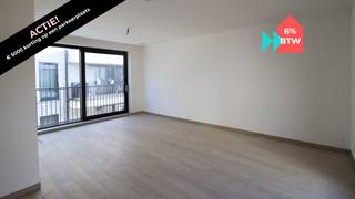 Ben je op zoek naar een instapklaar en energiezuinig appartement met twee ruime slaapkamers op de eerste verdieping, centraal gelegen en toch rustig gesitueerd? Dan is appartement B1.1 in Residentie Prinsenhof precies wat je zoekt! Dankzij de uitstekende ligging, de hoogwaardige afwerking en de vele troeven op vlak van comfort en energie biedt dit appartement alles wat je nodig hebt.<br /><br />Het appartement is gelegen in Residentie Prinsenhof, centraal aan het Kolonel Aertsplein, op wandelafstand van winkels, terrasjes en supermarkten. Dankzij het uitgebreide fietsnetwerk en het openbaar vervoer in de buurt is ook Maastricht op amper 10 minuten bereikbaar. Parkeren kan in de ondergrondse parkeergarage, bereikbaar via lift, met daarnaast een beveiligde fietsenstalling.<br /><br />INDELING<br />Eerste verdieping:<br />- Inkomhal<br />- Open woonkamer/keuken<br />- 2 slaapkamers<br />- Badkamer<br />- Apart toilet<br />- Berging<br />- Terras<br /><br />Kelder:<br />- Verplichte aankoop van een autostandplaats en kelderberging in de ondergrondse parkeergarage<br /><br />TROEVEN<br />+ Zeer stille en energiezuinige warmtepomp met ingebouwde boiler<br />+ Zonnepanelen op de platte daken<br />+ Ventilatiesysteem D met warmterecuperatie<br />+ Gunstige regeling onroerende voorheffing dankzij de hoge energiezuinigheid<br />+ ACTIE: € 5.000 korting op een autostandplaats!<br /><br />PRIJSOVERZICHT<br />Prijsberekening 6% btw (onder voorwaarden)<br />Totaal netto: € 299.000,00<br />+ 6% btw: € 17.940,00<br />Totaal incl. btw: € 316.940,00<br />Kelderberging: € 4.000,00 netto + 6% btw = € 4.240,00<br />Autostandplaats: € 29.531,00 netto + 6% btw = € 31.302,86<br />TOTAAL: € 352.482,86*<br /><br />Prijsberekening 21% btw<br />Totaal netto: € 299.000,00<br />+ 21% btw: € 62.790,00<br />Totaal incl. btw: € 361.790,00<br />Kelderberging: € 4.000,00 netto + 21% btw = € 4.840,00<br />Autostandplaats: € 29.531,00 netto + 21% btw = € 35.732,51<br />TOTAAL: € 402.362,51*<br /><br />*De algemene totaalprijzen zijn exclusief notariskosten, erelonen, kosten nutsvoorzieningen en kosten basisakte.<br /><br />Wil je dit appartement graag bezichtigen of wens je meer informatie? Contacteer ons en we helpen je dichtblij verder!