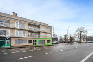 Ben je op zoek naar een plek waar je wonen en werken kan combineren?Dan is dit gelijkvloers appartement langs de Meiboomlaan misschien wel iets voor...