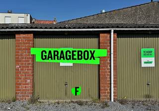 In de Scharebrugstraat 171, op wandelafstand van het centrum van Blankenberge, treffen we dit garagecomplex aan. de garage werd voorzien van een...