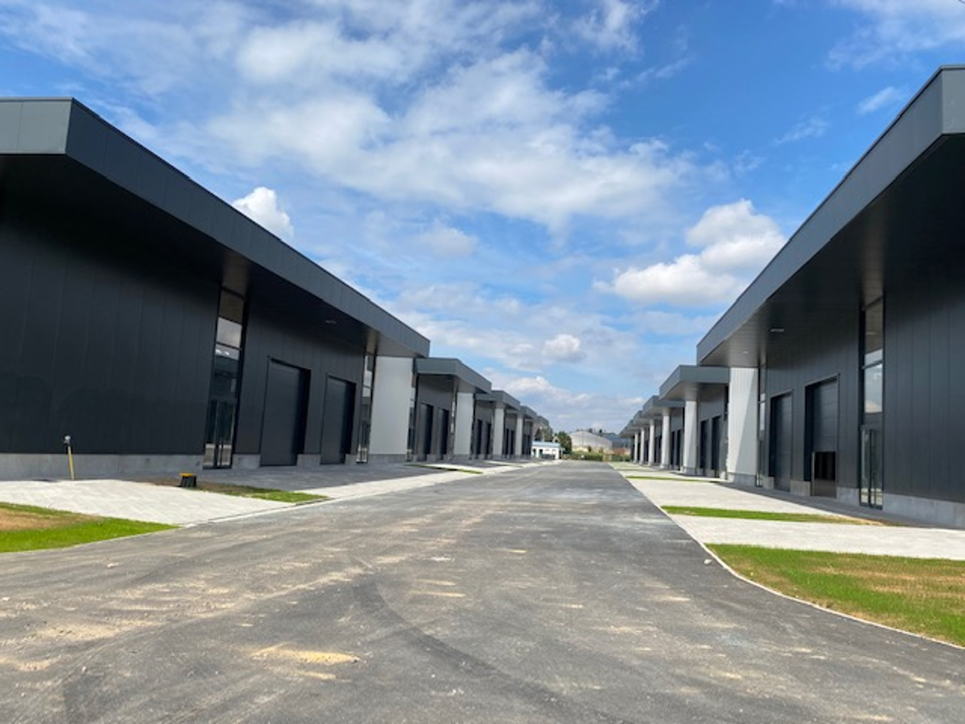 Nieuw magazijn +/- 164 m² te huur op Achêne. - foto 2