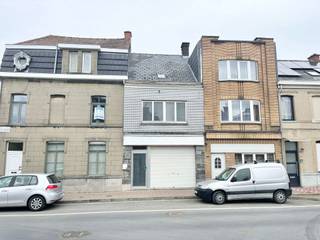 Maison de rangée À RÉNOVER avec dépendances et jardin comprenant un salon, une salle à manger, une cuisine, débarras, wc, salle de bain au rez...