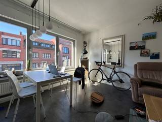 <p>In het gegeerde Heverlee, nabij Station Heverlee en de Zondagse markt bieden wij u dit 2-slaapkamer appartementje aan dewelke beschikbaar is vanaf 1 januari 2027.<br />Huurprijs: 890,- EUR + nutsvoorzieningen privatief. <br /><span><strong>Interesse? Contact via mail: verhuur@connect-immo.be</strong></span></p>