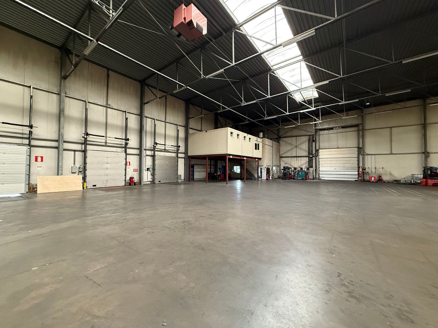 5800 m² opslagruimte met kantoor op toplocatie vlakbij de R4 - photo 5