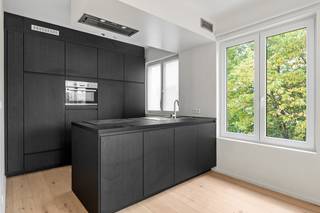 Dit moderne appartement, centraal nabij het hart van Hove, is ideaal voor wie op zoek is naar comfort en bereikbaarheid.Op wandelafstand van winkels,...