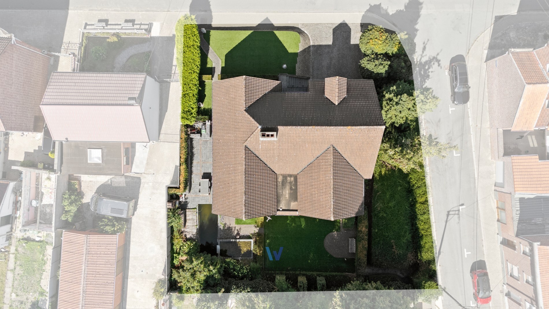 Villa de charme avec jardin ensoleillé et piscine naturelle sur 840 m² - photo 2