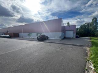 Bedrijfsgebouw in industriezone Wommelgem bestaande uit magazijn van 940m² met mezzanine van 144m² voor extra stockage. Het magazijn telt 1...