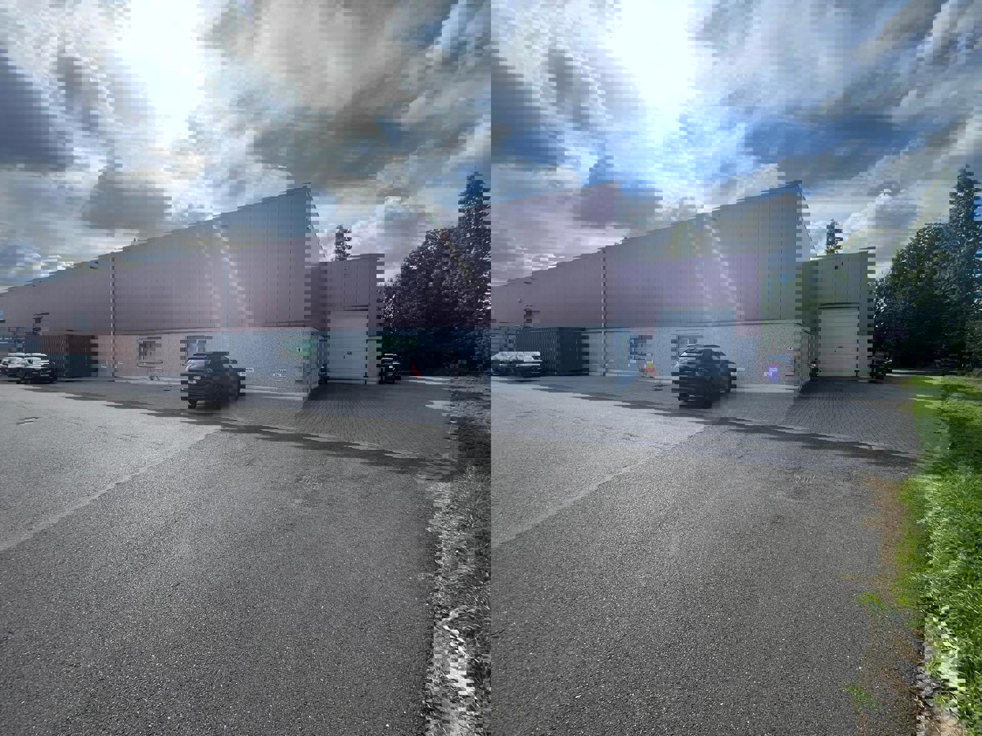 Wommelgem magazijn 940m² + mezzanine en aangename kantoren - foto 1