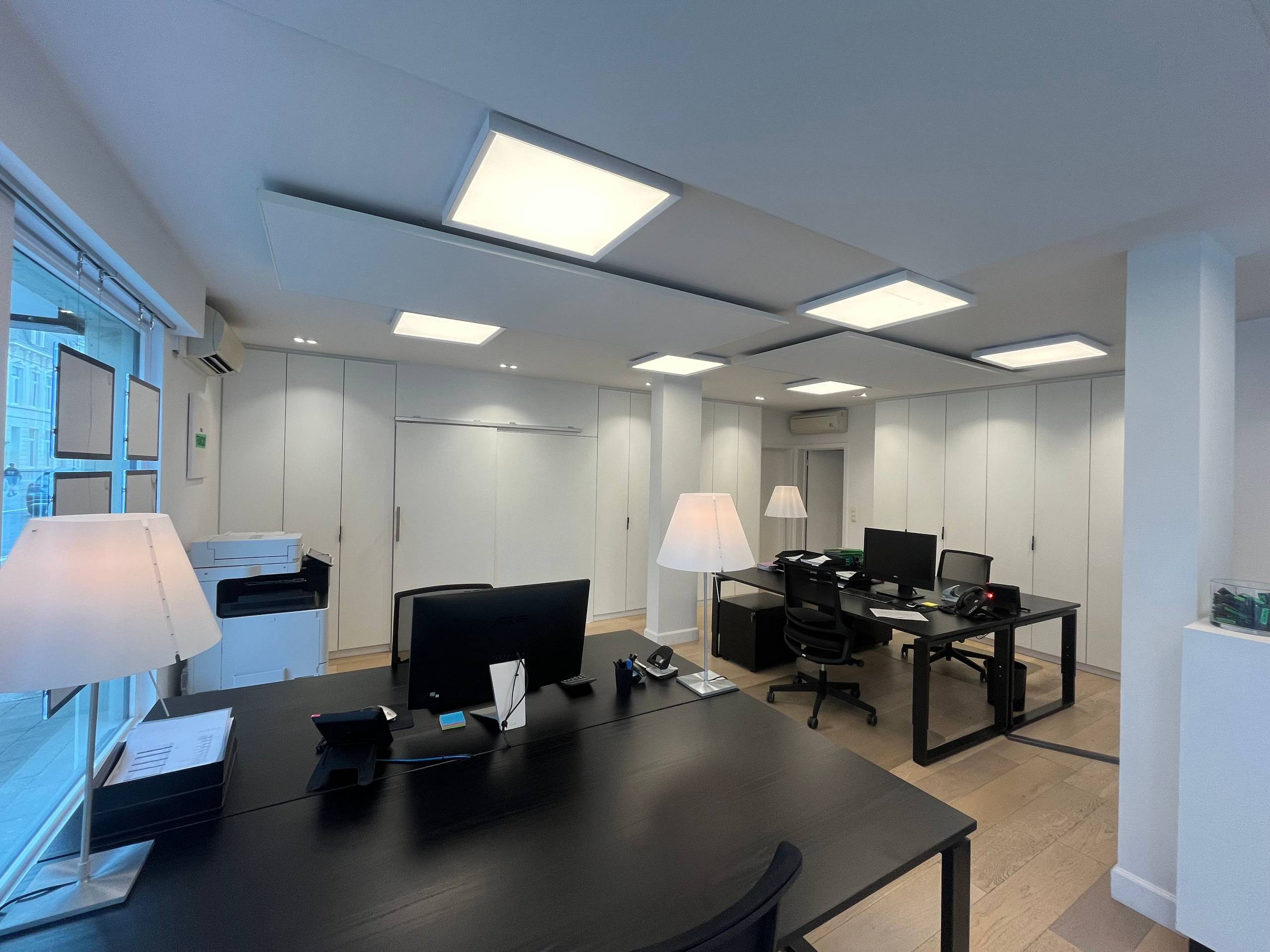 Instapklare, moderne kantoorruimte te huur in hartje Kortrijk met 4 parkeerplaatsen - foto 3