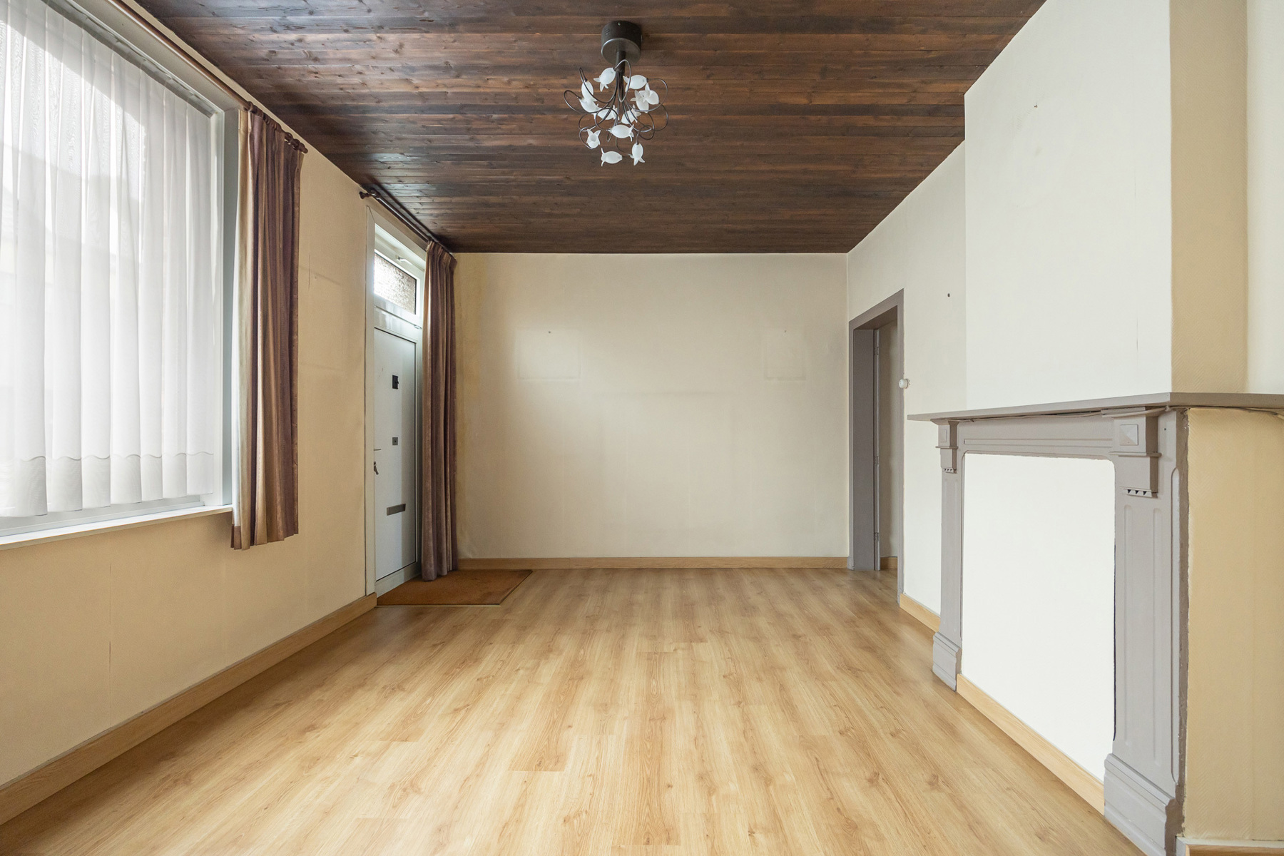 Halfopen woning met potentieel op gunstige locatie - foto 2