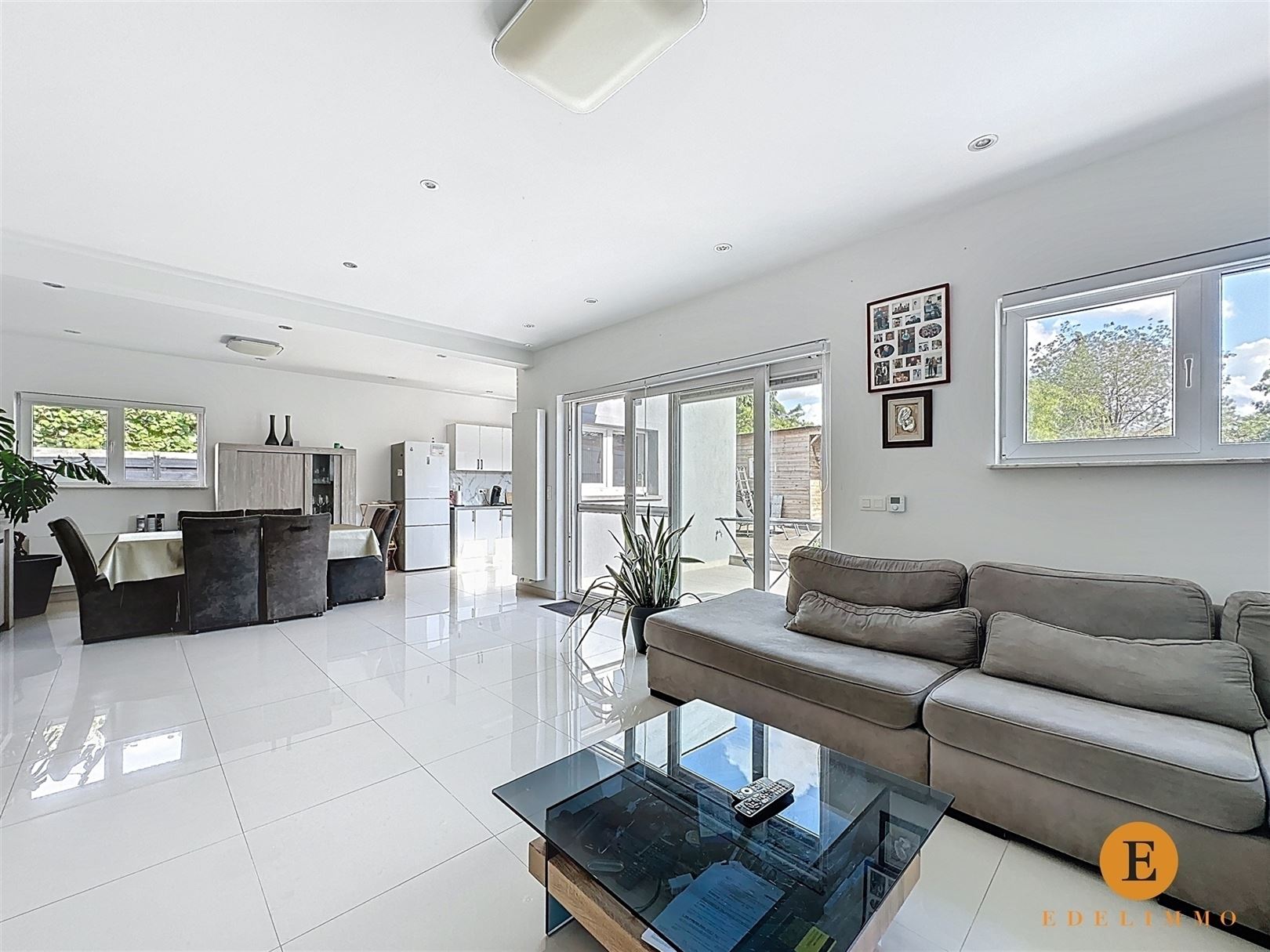 Instapklare en ruime OB met ruime tuin en 6 slaapkamers. - foto 1