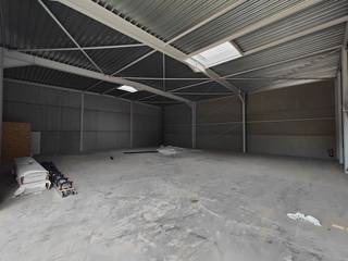 Nieuwbouw KMO-unit met een oppervlakte van 360 m² te huur. De loods is opgebouwd uit een duurzame staal-betonconstructie met als gevelbekleding...