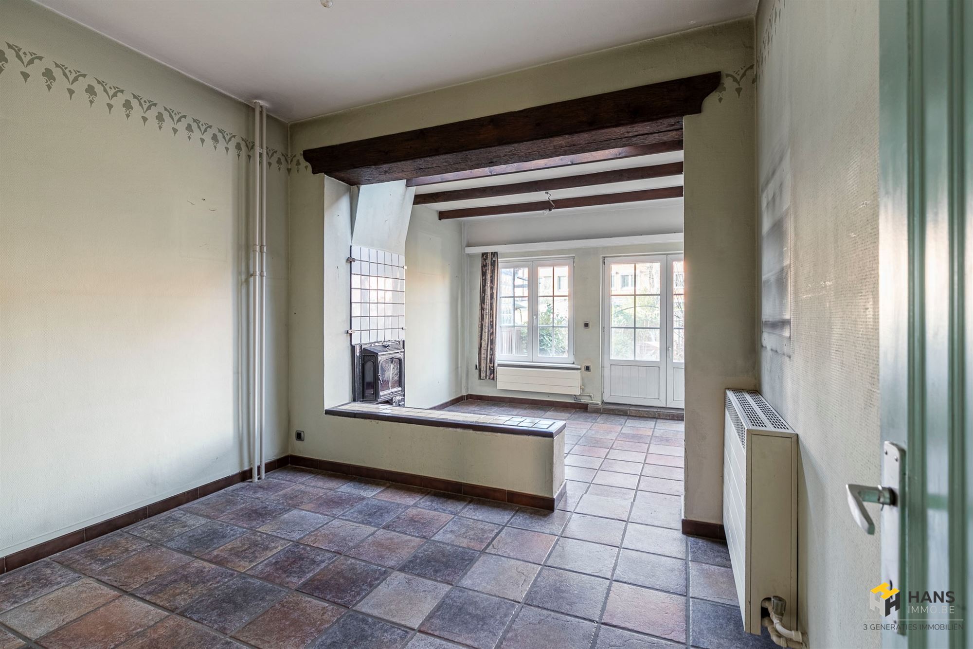 Te renoveren woning (165m²) met 5 slaapkamers en tuin (112 m²) in Merksem. - foto 4