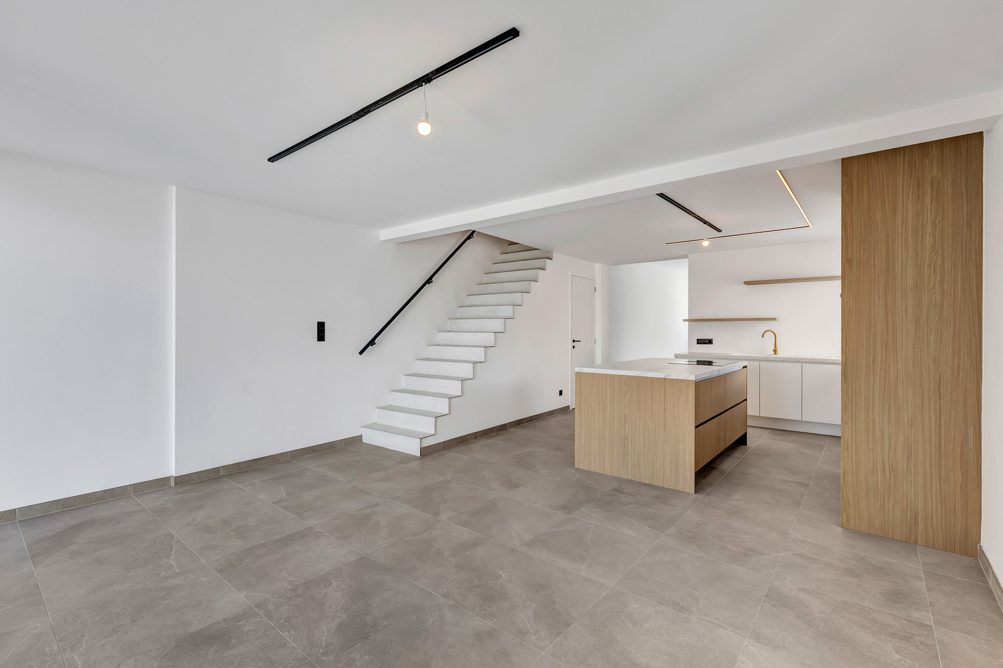 Volledig gerenoveerde woning met 3 slpks en tuin - foto 5