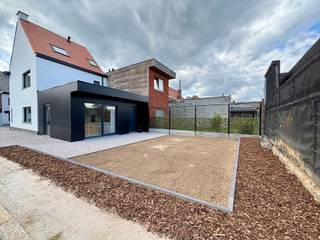 Welkom in de Waregemstraat 167 te Deerlijk.Deze ideale gezinswoning onderging een grondige energetische renovatie en werd omgetoverd tot een...