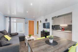 <h2><strong>De Panne: 1-slaapkamerappartement op enkele meters van zee</strong></h2>
<p>Op zoek naar een <strong> appartement aan zee</strong>? Dit <strong>gemoderniseerde 1-slaapkamerappartement</strong> is ideaal gelegen op slechts <strong>enkele meters van het strand</strong> in De Panne. Het appartement bevindt zich in de <strong>kleinschalige residentie “Les Trèfles”</strong>, gelegen aan de <strong>Nieuwpoortlaan 81</strong>, en combineert comfort, een uitstekende ligging en <strong>zeer lage vaste kosten</strong>.<br /> </p>
<h3><strong>Indeling</strong></h3>
<p>Inkomhal, afzonderlijk toilet, ruime slaapkamer, badkamer, lichtrijke woonkamer en open, praktisch ingerichte keuken<br /> </p>
<h3><strong>Troeven</strong></h3>
<ul><li>
<p>Slechts <strong>enkele meters van zee en strand</strong></p>
</li><li>
<p>Reeds <strong>gemoderniseerd</strong></p>
</li><li>Ideaal als <strong>tweede verblijf, vaste woonst of investering</strong></li></ul>
<p><br /><strong>Interesse? </strong>Contacteer ons vandaag nog voor een bezoek en laat u overtuigen door dit uitzonderlijke appartement aan zee.</p>