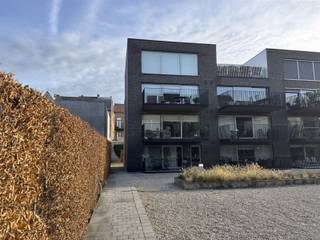 Welcome to this stunning 139m² duplex apartment located in downtown Mechelen.