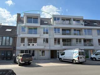 In het charmante Stekene bevindt zich dit instapklare en energiezuinige nieuwbouwappartement op de derde verdieping van een moderne residentie...