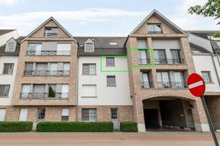 Dit instapklaar appartement op de tweede verdieping is gelegen in het hart van Wijnegem, op wandelafstand van winkels, scholen en het tramstation,...