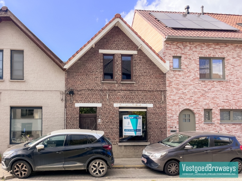 Te renoveren woning met zonrijke tuin nabij het station - photo 1