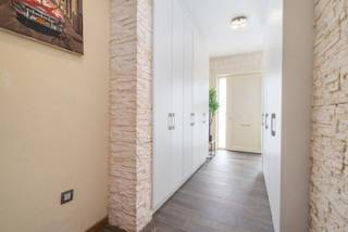 ZEER RUIME SPECIALE  EIGENDOM IN LOFSTIJL MET BUREEL, HOBBYRUIMTE, 7 SLAAPKAMERS EN 3 BADKAMERS BIJNA  400 M2 BEWOONBARE OPPERVLAKTE !Ihal met...