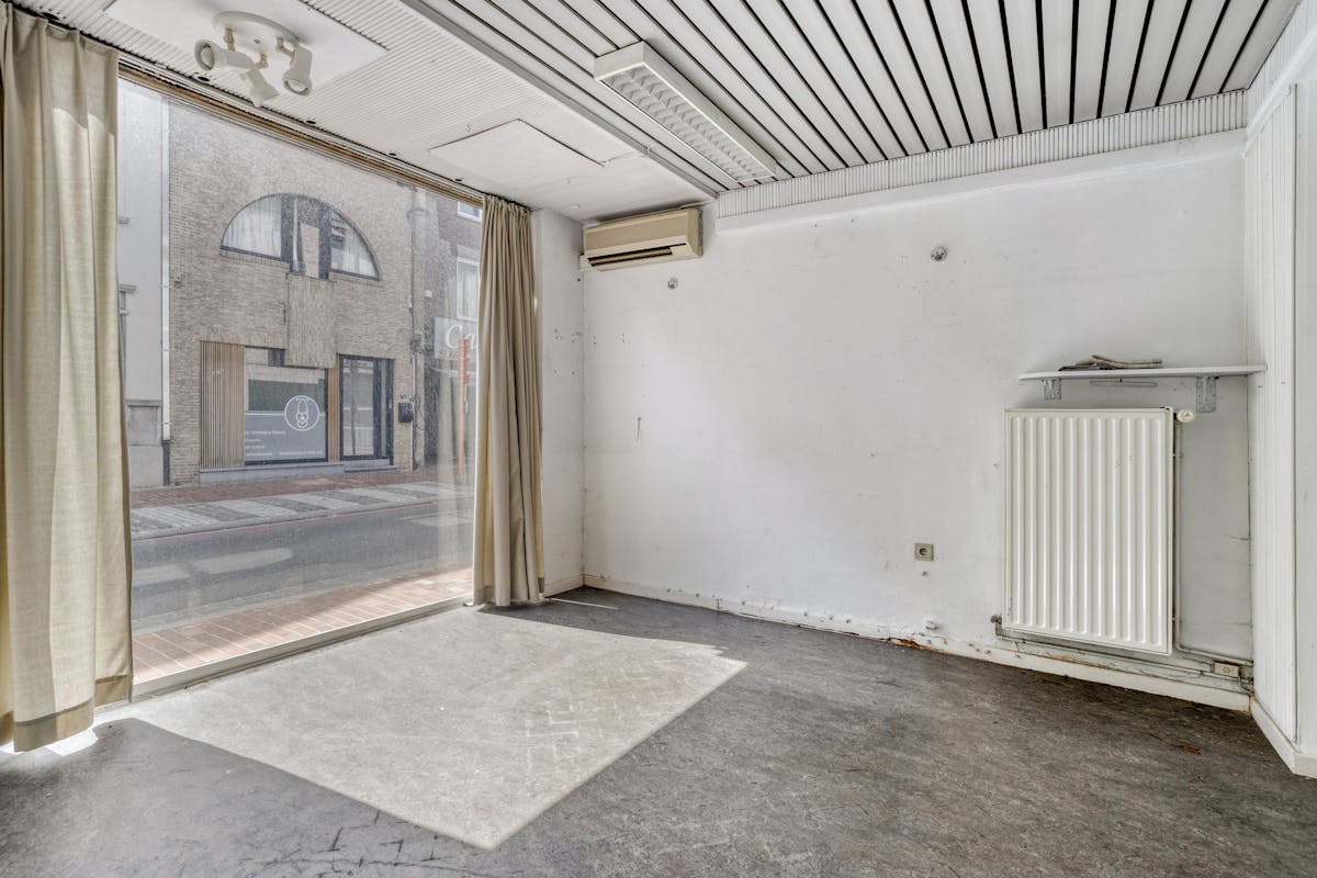 Handelspand met woonst te koop in centrum Roeselare - foto 3