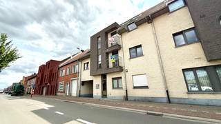 In Zulte vindt u dit zeer leuke appartement dat comfort en functionaliteit perfect combineert.Bij het betreden van het appartement komt u terecht in...