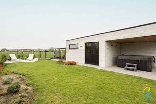 Te koop te Berlare! Verkoop onder registratierechten!Bent u op zoek naar een instapklare, ruime woning met geothermische warmtepomp in een rustige...