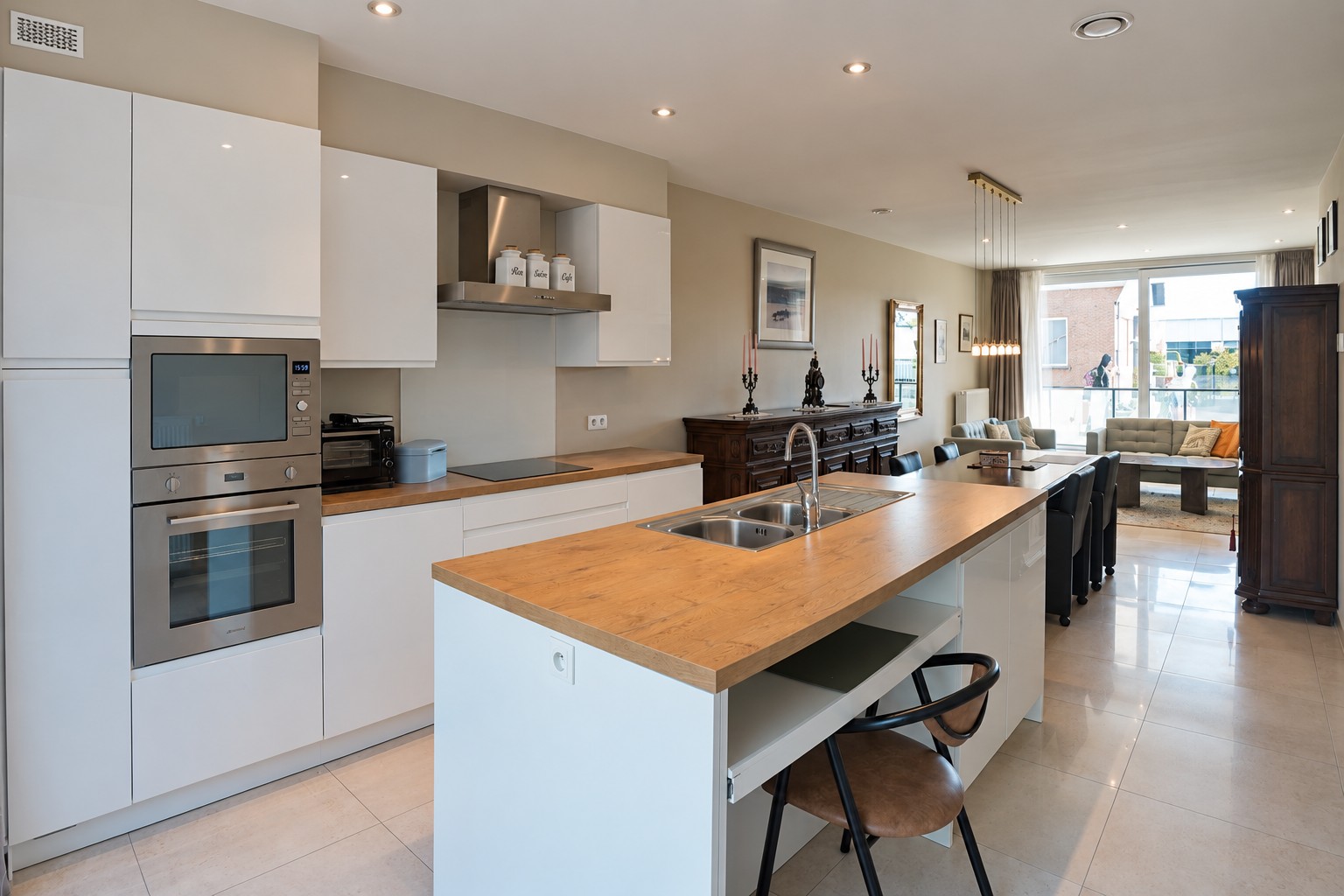Recent verzorgd gelijkvloers appartement met garage en staanplaats ! - foto 4